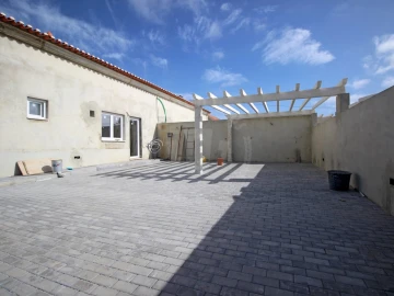 Moradia T2 para Venda em Painho e Figueiros