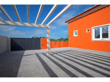Moradia T2 para Venda em Painho e Figueiros