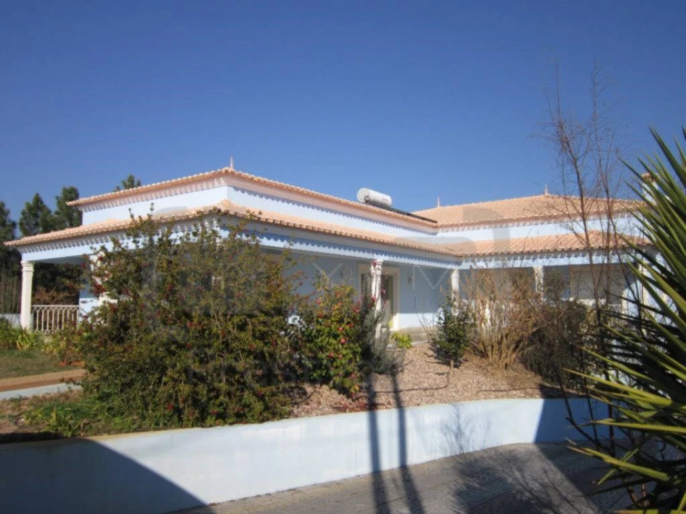 Moradia T4 para Venda em Serra e Junceira Foto 3