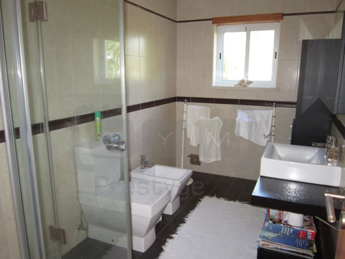 Moradia T4 para Venda em Serra e Junceira Foto 11