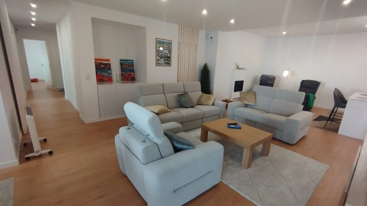 Apartamento T3 para Venda em Alfragide Foto 2
