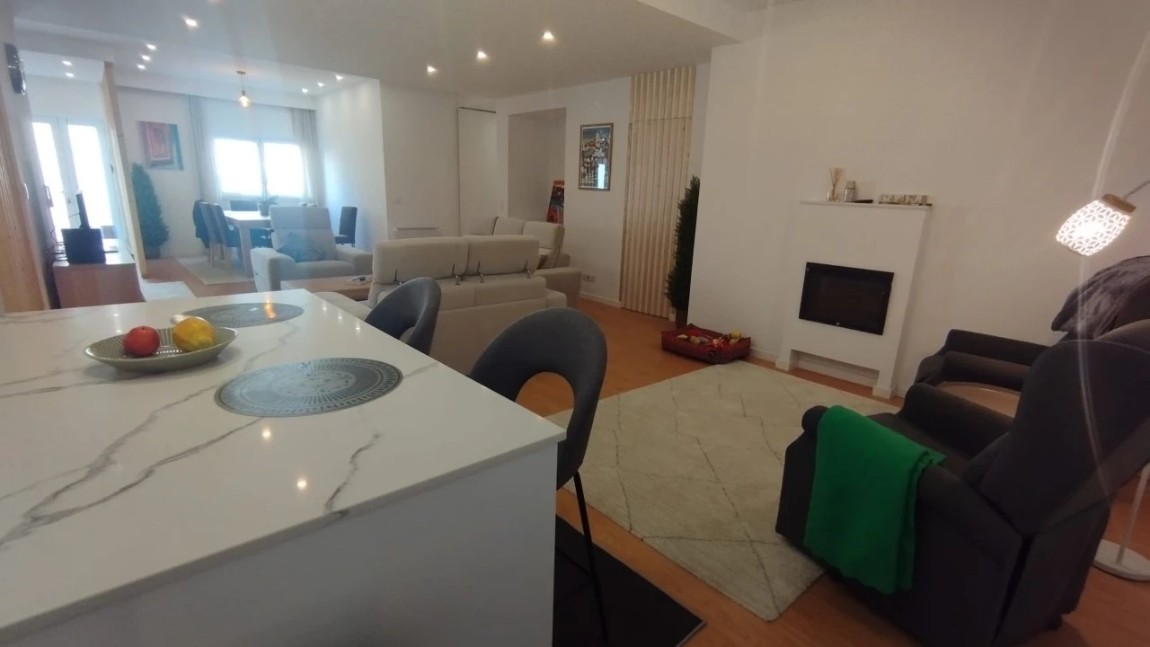 Apartamento T3 para Venda em Alfragide Foto 12
