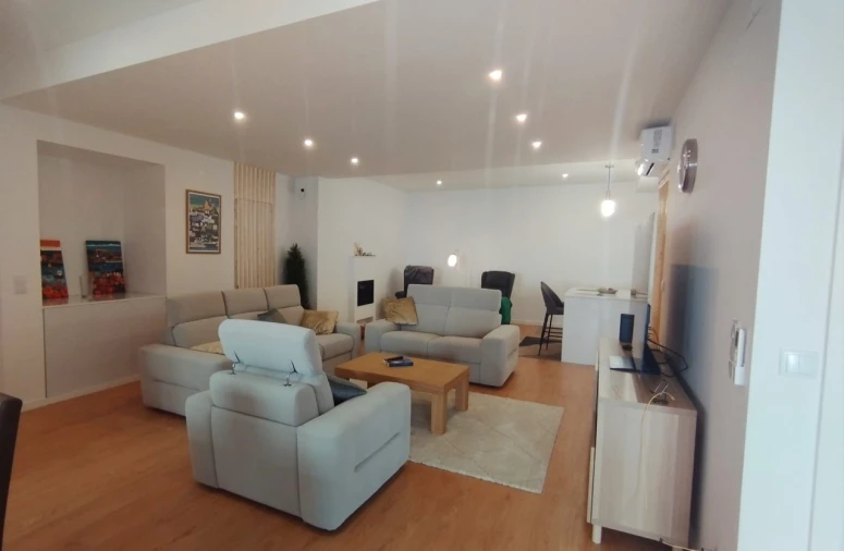 Apartamento T3 para Venda em Alfragide Foto 1