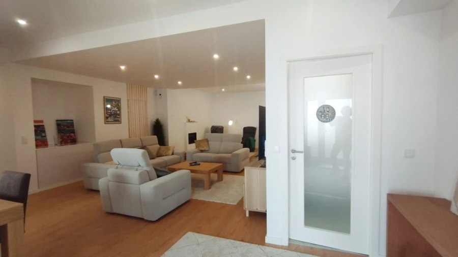 Apartamento T3 para Venda em Alfragide Foto 10