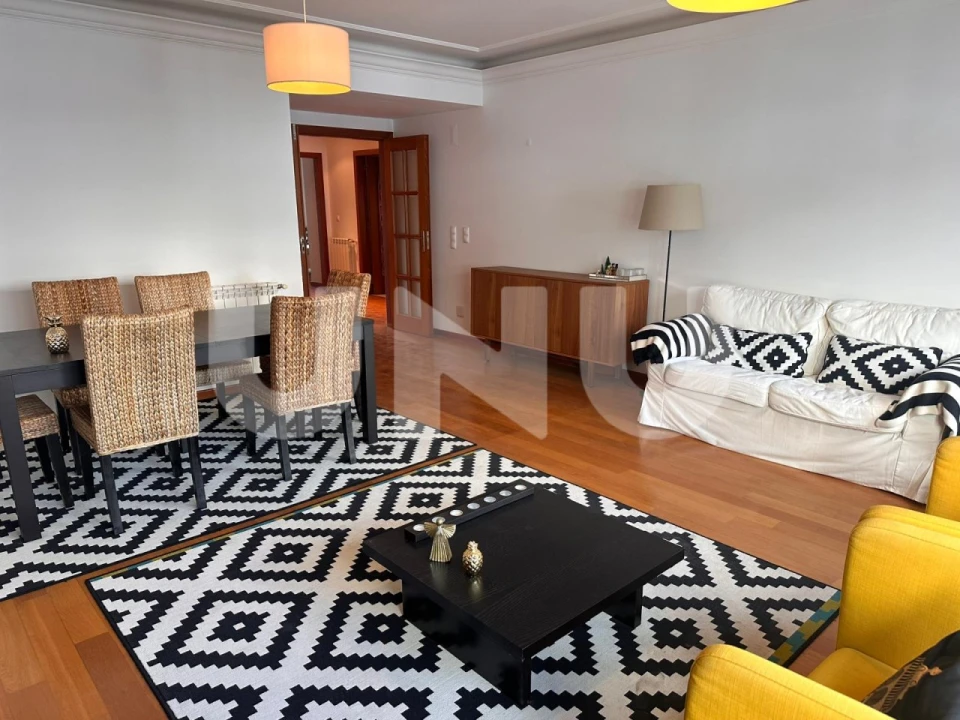 Apartamento T2 para Arrendamento em Algés, Linda-A-Velha e Cruz Quebrada-Dafundo Foto 3