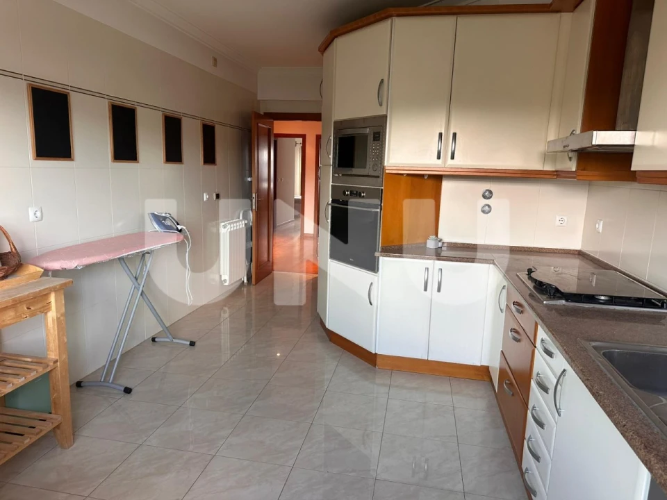 Apartamento T2 para Arrendamento em Algés, Linda-A-Velha e Cruz Quebrada-Dafundo Foto 6