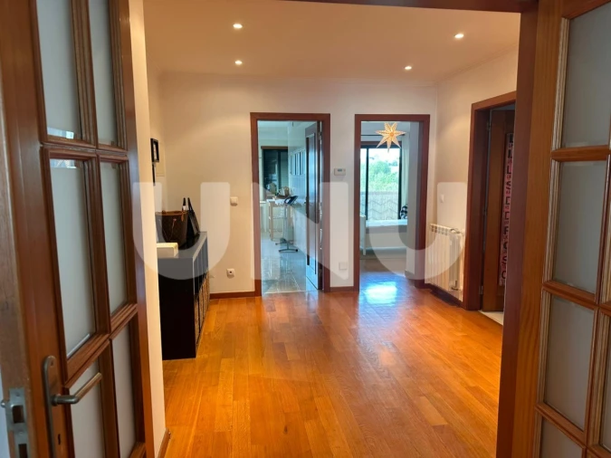 Apartamento T2 para Arrendamento em Algés, Linda-A-Velha e Cruz Quebrada-Dafundo Foto 7