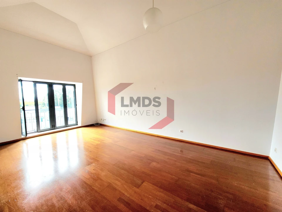 Apartamento T3 para Venda em Oliveira do Douro Foto 10