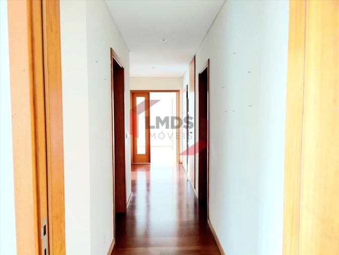 Apartamento T2 para Venda em Oliveira do Douro Foto 11