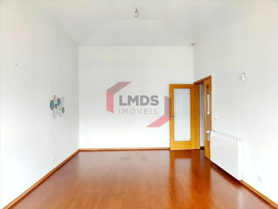 Apartamento T2 para Venda em Oliveira do Douro Foto 3