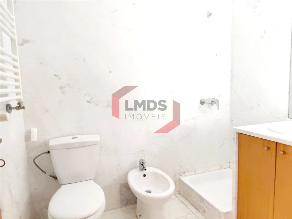 Apartamento T2 para Venda em Oliveira do Douro Foto 9