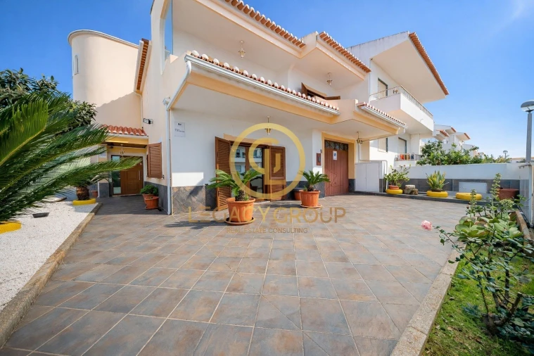 Moradia T5 para Venda em Portimão Foto 1