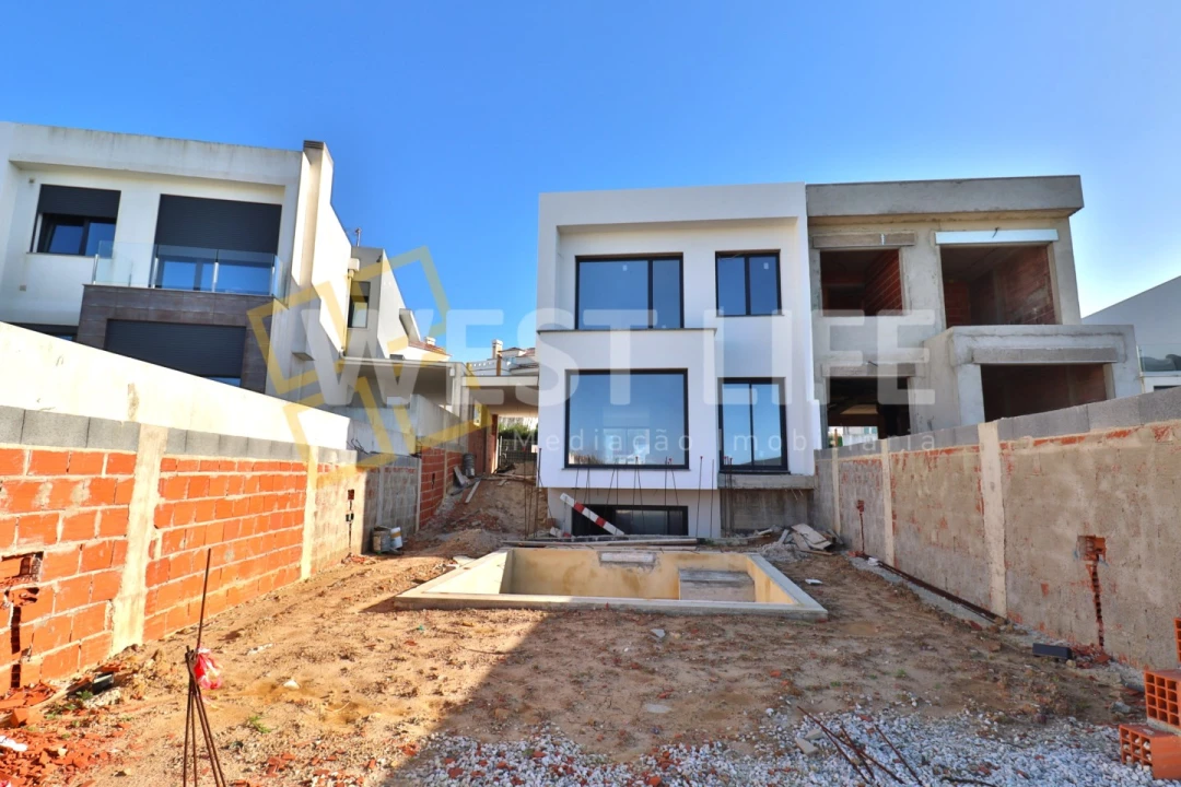 Moradia T3 para Venda em Carvoeira Foto 9