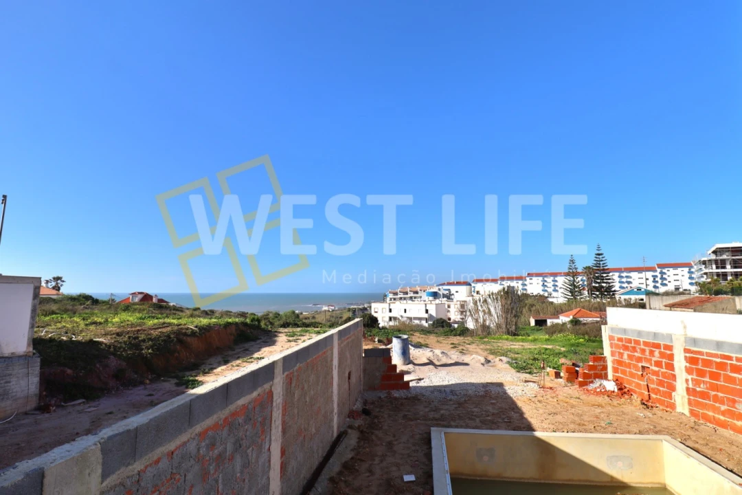 Moradia T3 para Venda em Carvoeira Foto 10