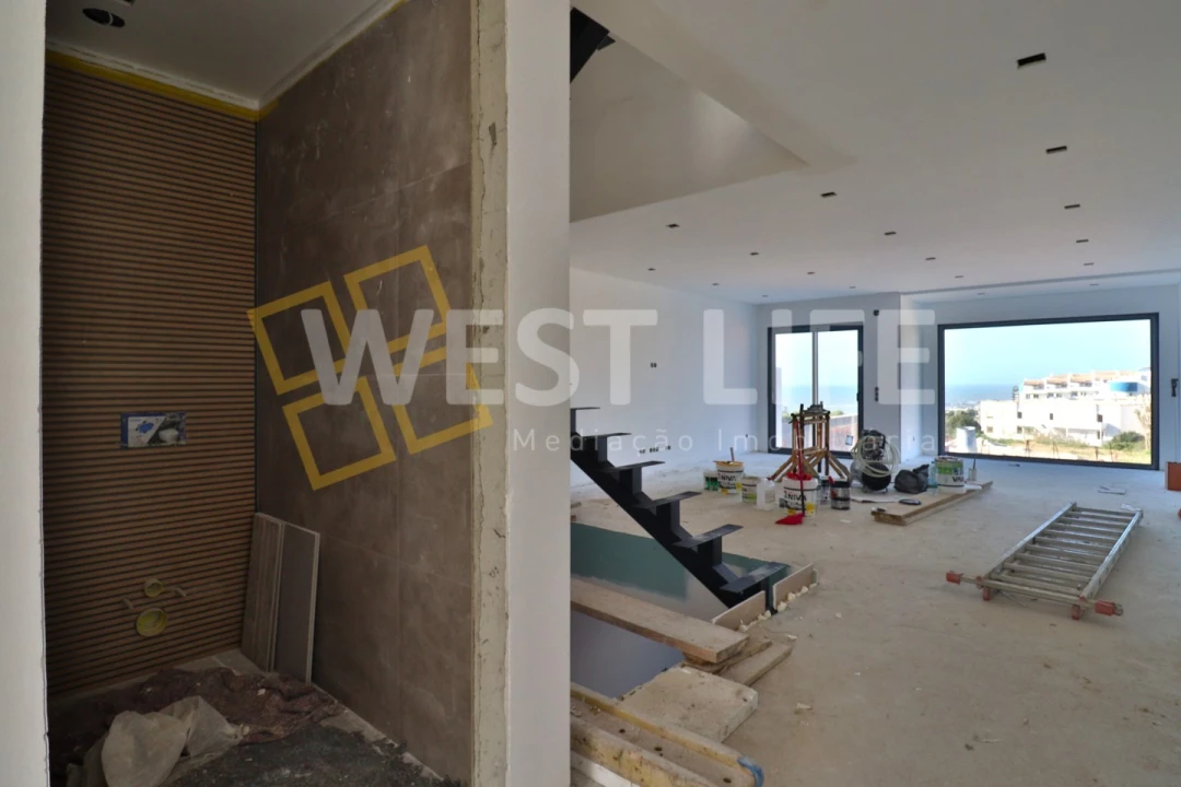 Moradia T3 para Venda em Carvoeira Foto 24