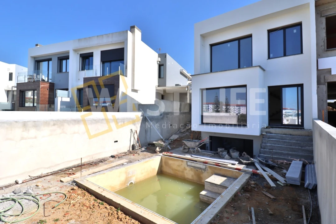 Moradia T3 para Venda em Carvoeira Foto 22