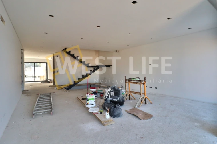 Moradia T3 para Venda em Carvoeira Foto 11