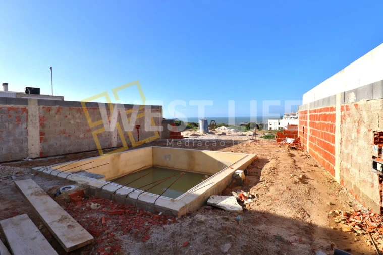 Moradia T3 para Venda em Carvoeira Foto 25