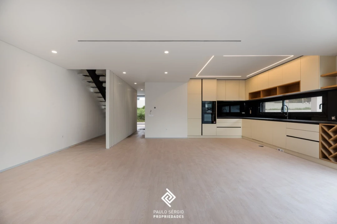 Moradia T5 para Venda em Madalena Foto 7