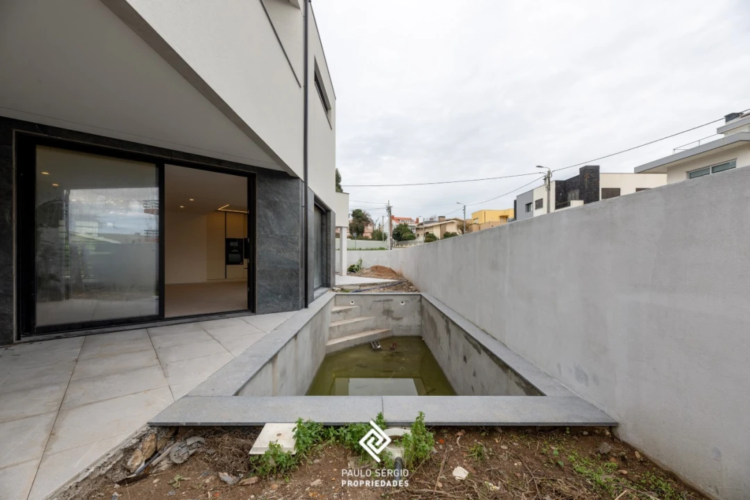 Moradia T5 para Venda em Madalena Foto 3