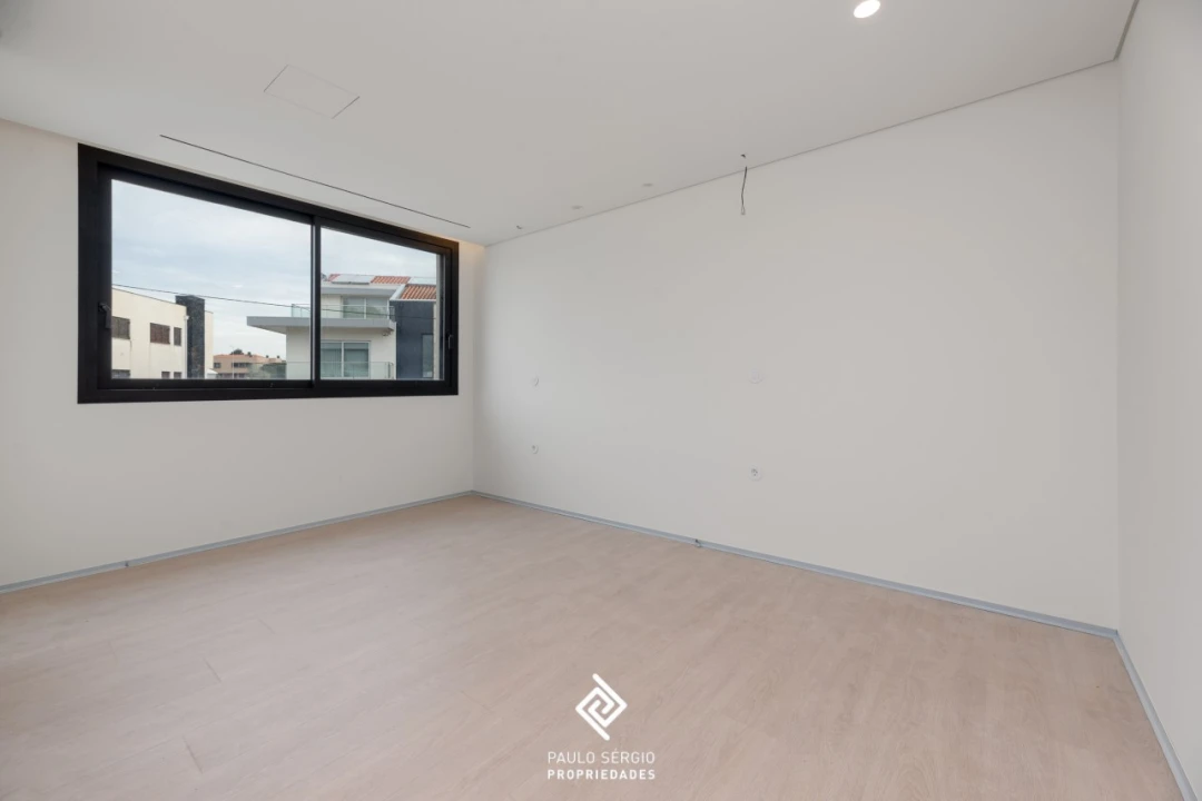 Moradia T5 para Venda em Madalena Foto 18