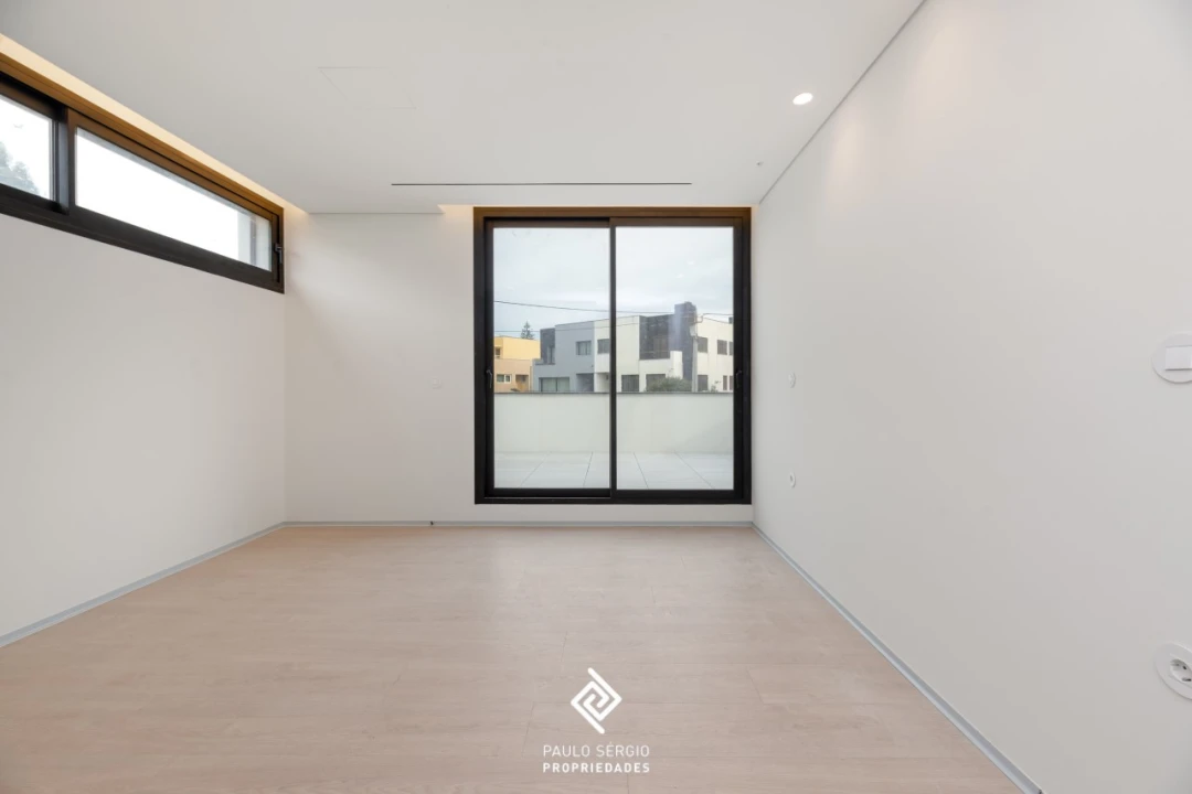 Moradia T5 para Venda em Madalena Foto 21