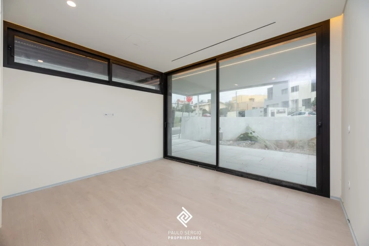 Moradia T5 para Venda em Madalena Foto 10