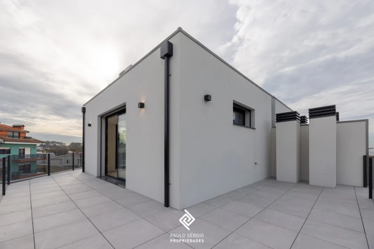 Moradia T5 para Venda em Madalena Foto 2