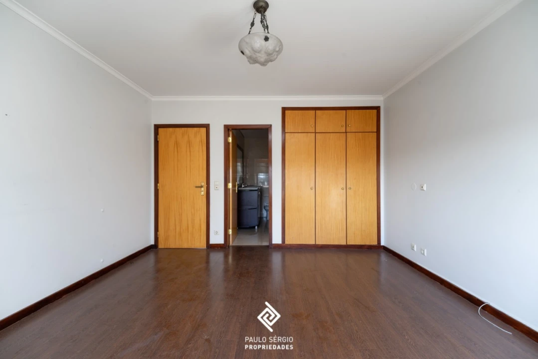 Apartamento T4 para Venda em Pedroso e Seixezelo Foto 18
