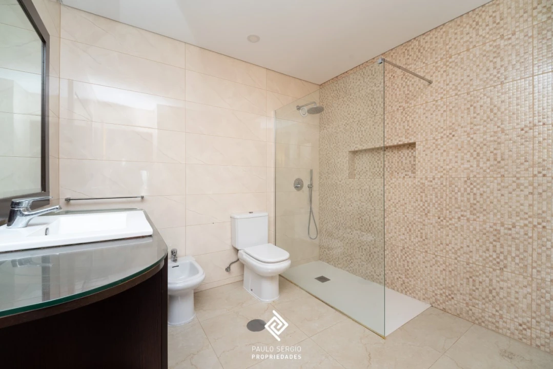 Apartamento T4 para Venda em Pedroso e Seixezelo Foto 19