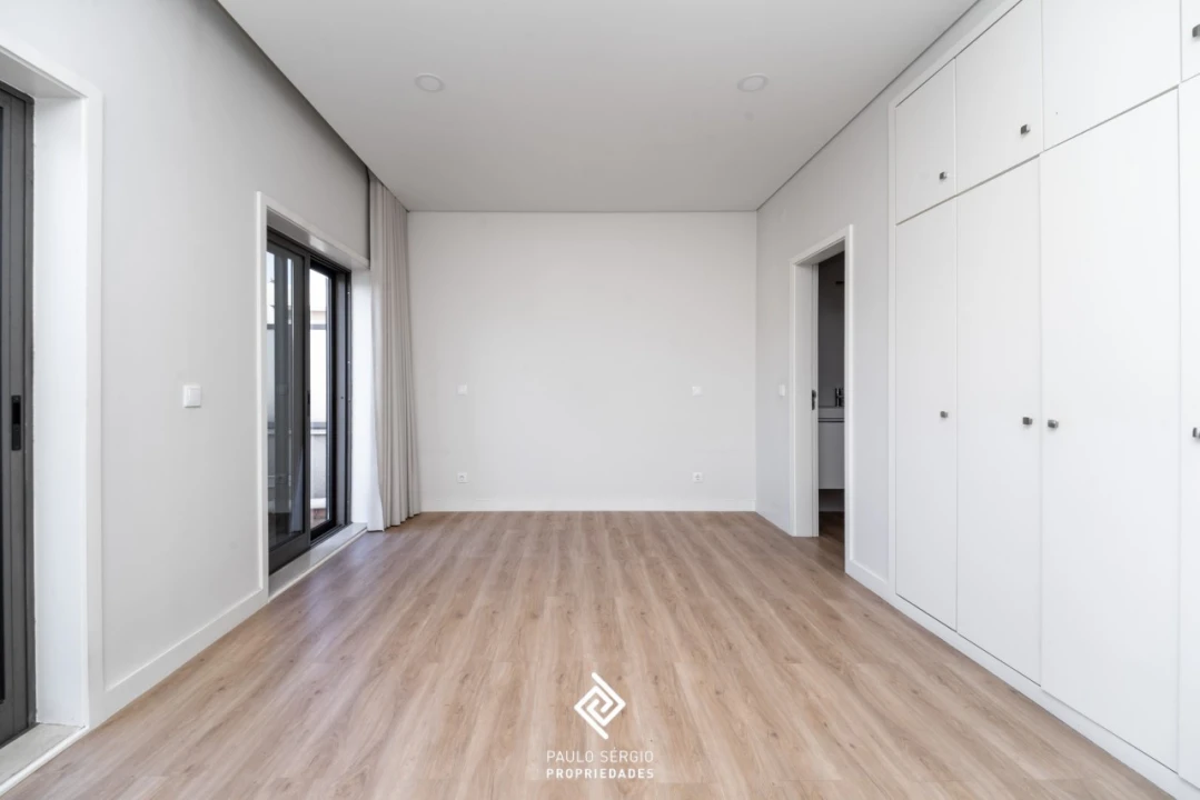 Apartamento T4 para Venda em Pedroso e Seixezelo Foto 23