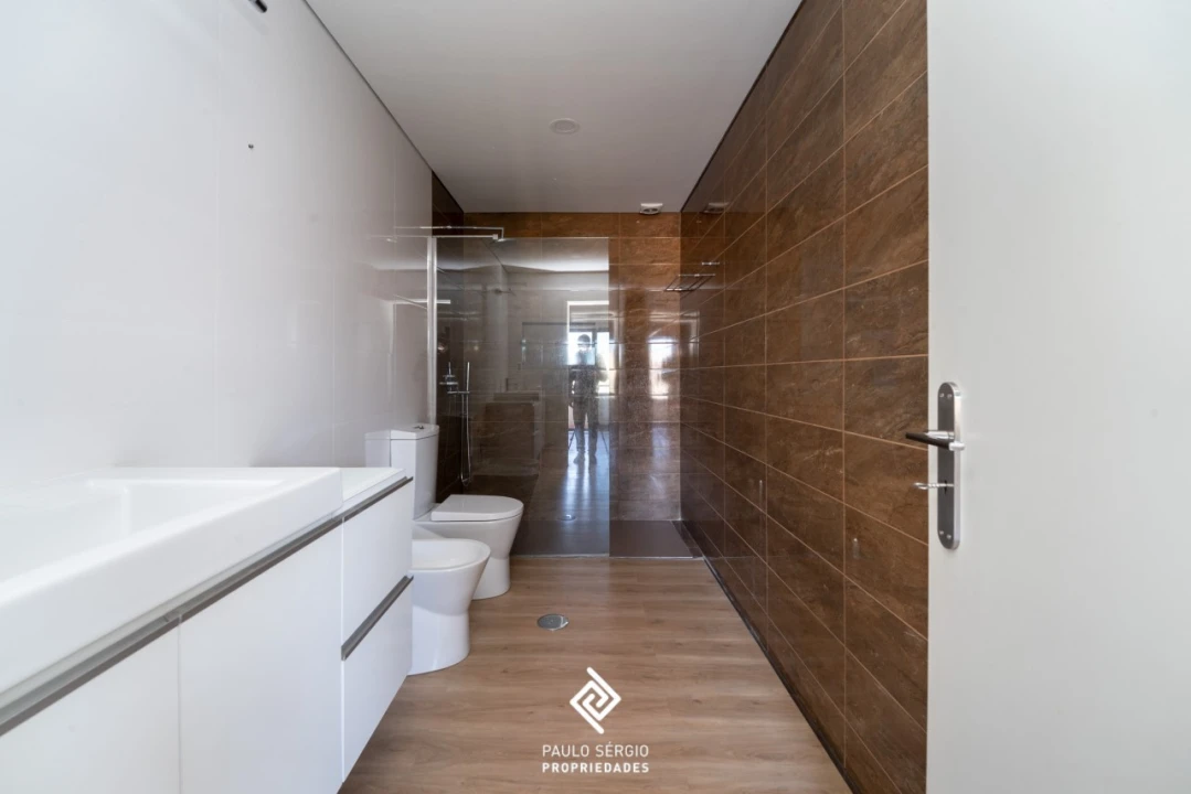 Apartamento T4 para Venda em Pedroso e Seixezelo Foto 24