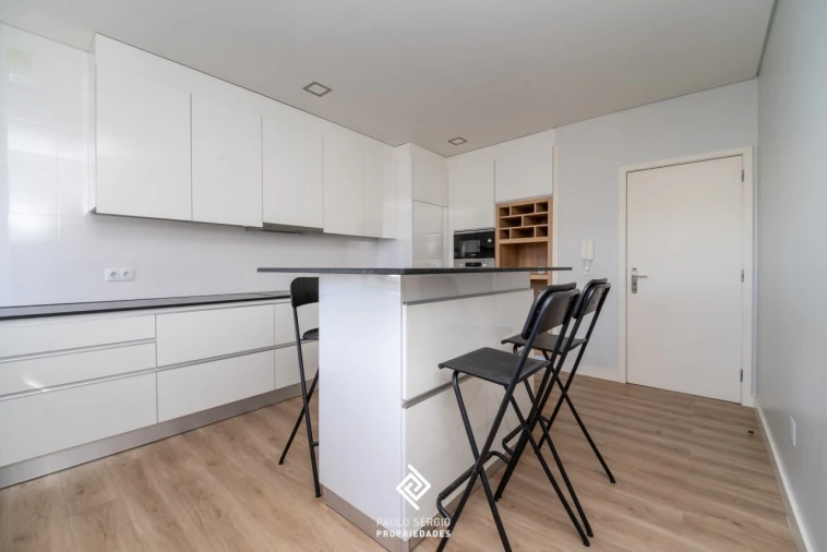 Apartamento T4 para Venda em Pedroso e Seixezelo Foto 2
