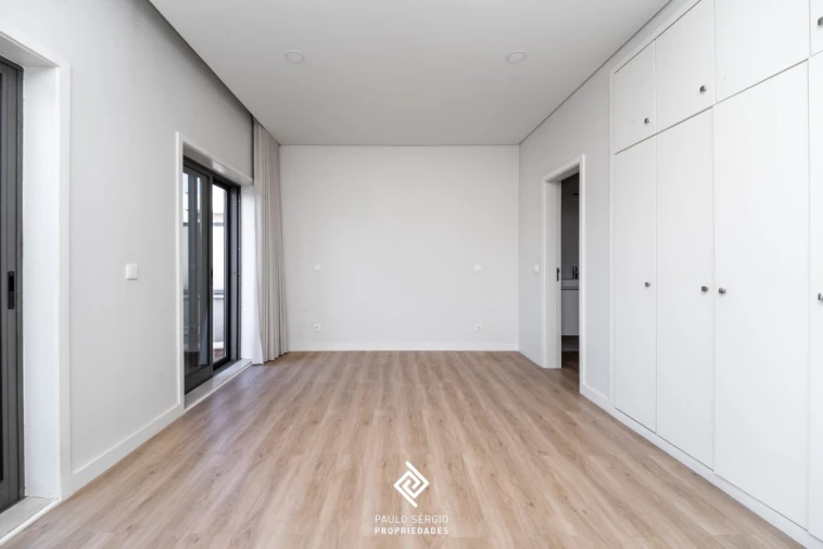 Apartamento T4 para Venda em Pedroso e Seixezelo Foto 23