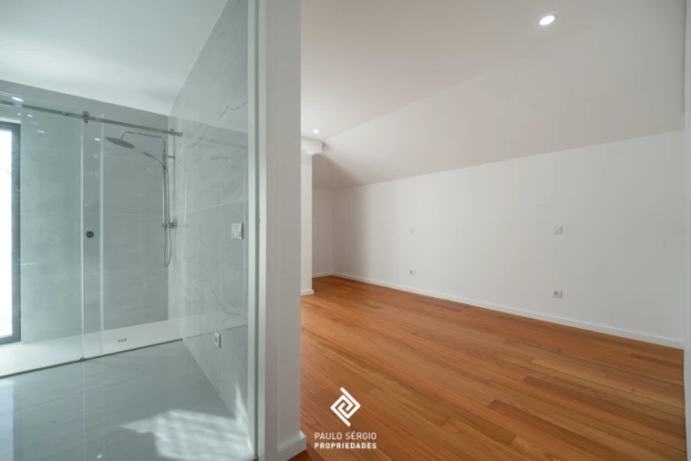 Apartamento T3 para Venda em Espinho Foto 10