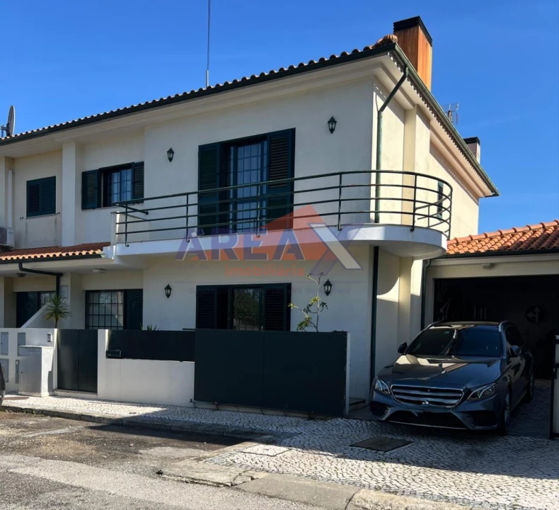 Quinta T3 para Venda em Vila de Cucujães Foto 1