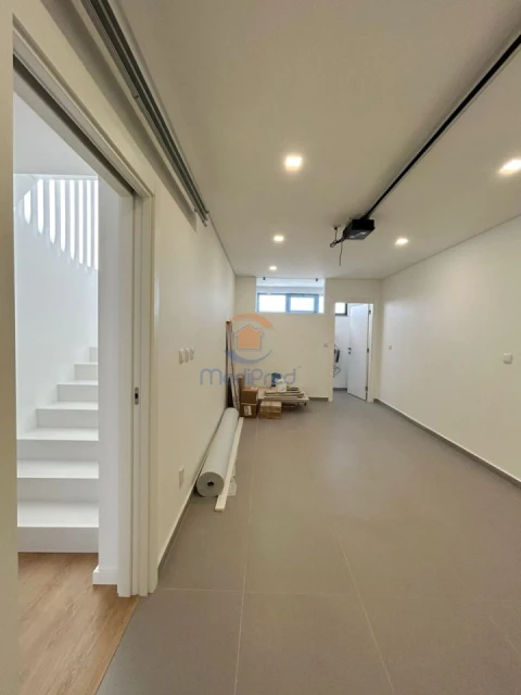 Moradia T5 para Venda em Loures