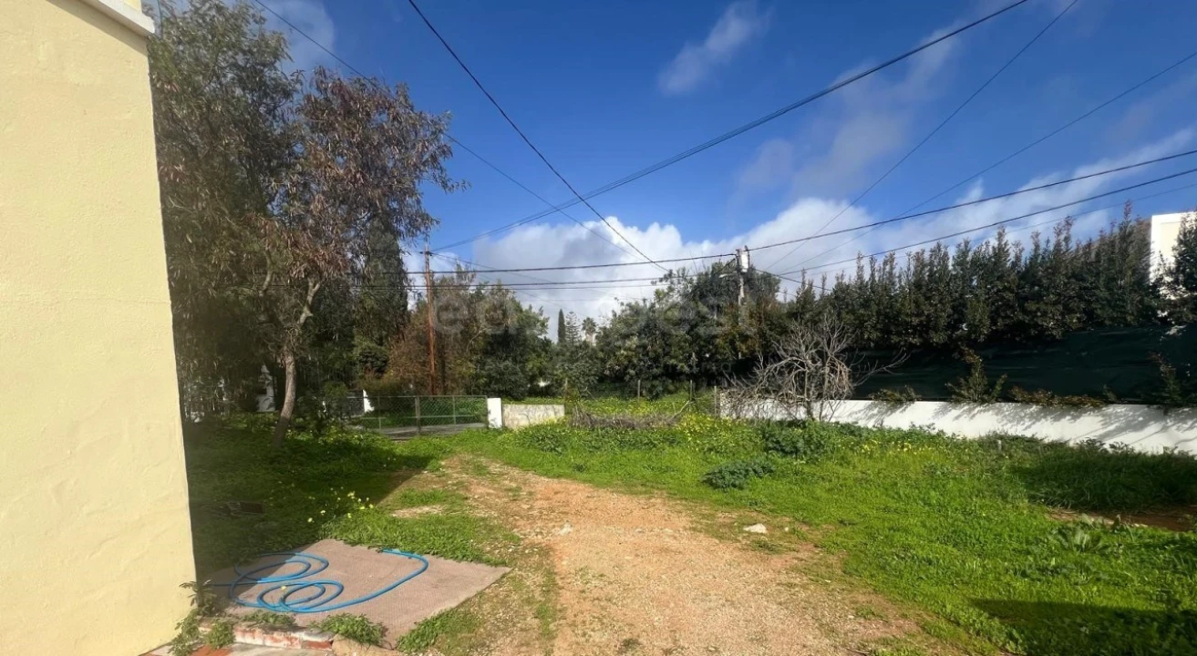 Moradia T1 para Venda em Loule (São Sebastião) Foto 3