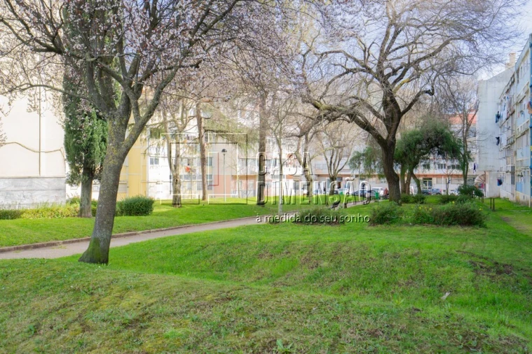 Apartamento T2 para Venda em Águas Livres Foto 30