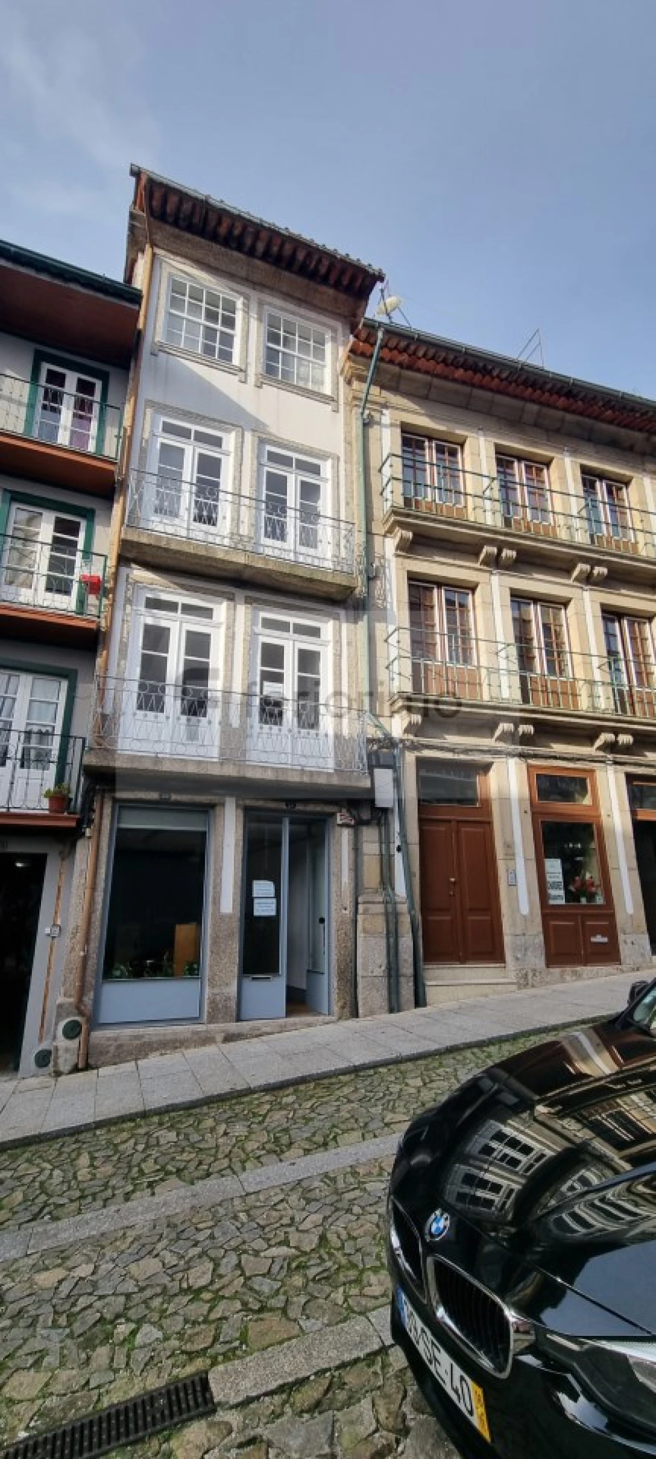 Prédio para Arrendamento em Oliveira, São Paio e São Sebastião Foto 1