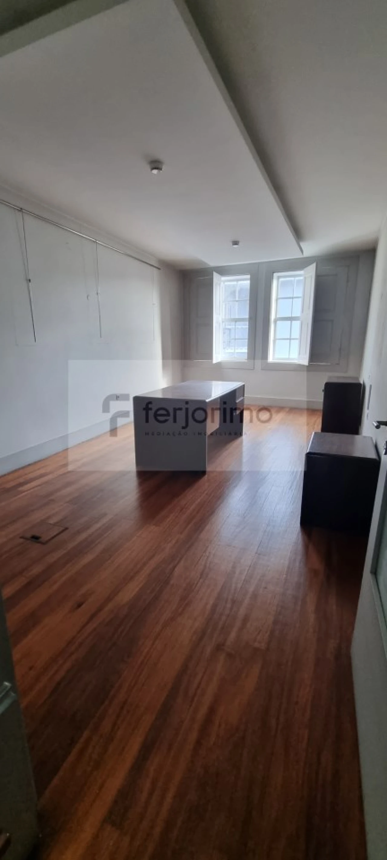 Prédio para Arrendamento em Oliveira, São Paio e São Sebastião Foto 9