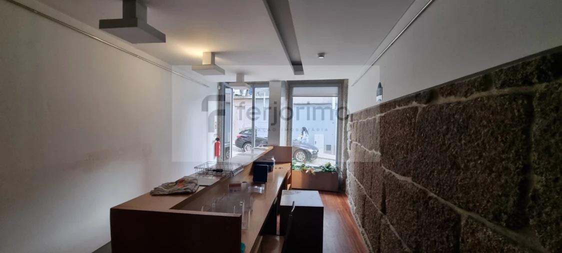 Prédio para Arrendamento em Oliveira, São Paio e São Sebastião Foto 2