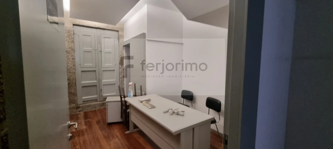 Prédio para Arrendamento em Oliveira, São Paio e São Sebastião Foto 5