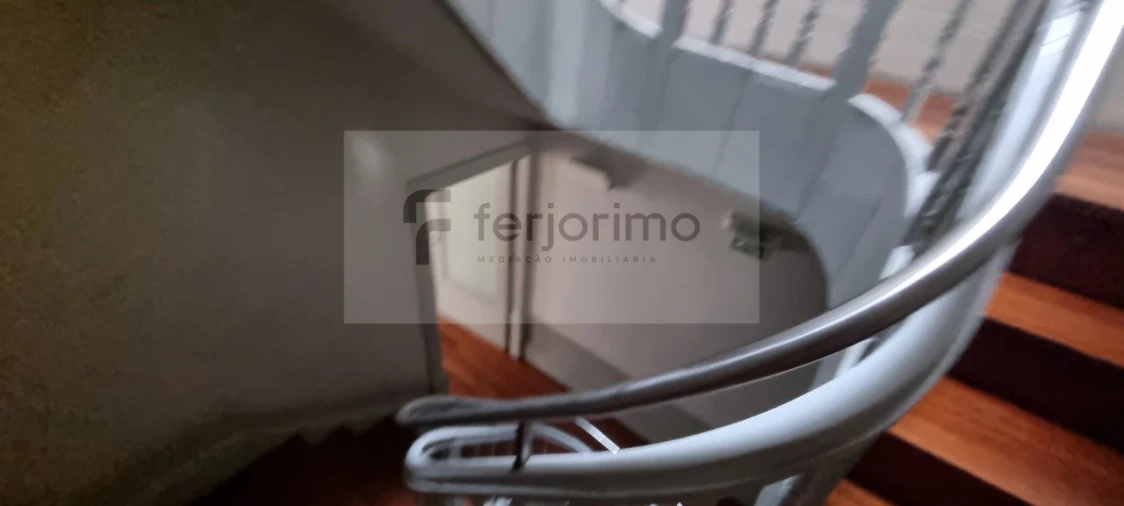 Prédio para Arrendamento em Oliveira, São Paio e São Sebastião Foto 14