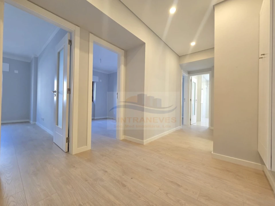 Apartamento T2 para Venda em Águas Livres Foto 1