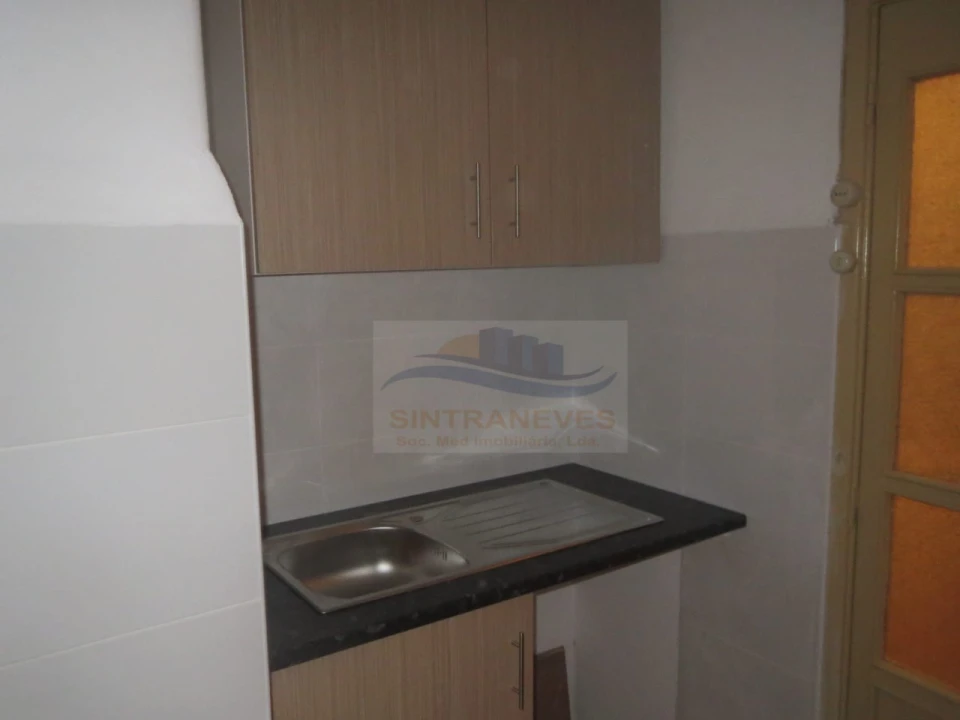 Apartamento T2 para Venda em Pontinha e Famões Foto 1