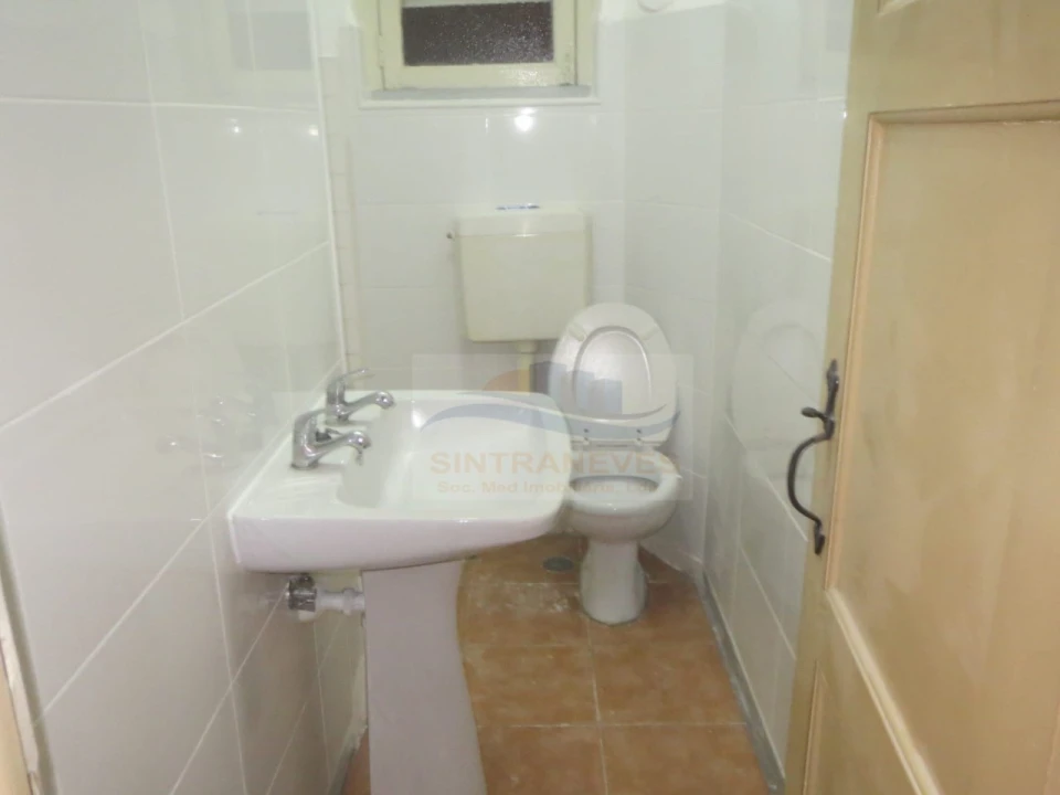 Apartamento T2 para Venda em Pontinha e Famões Foto 4