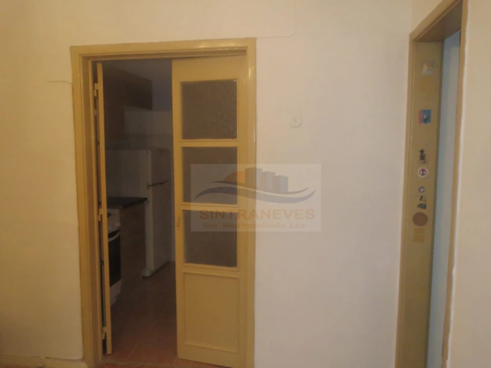 Apartamento T2 para Venda em Pontinha e Famões Foto 7