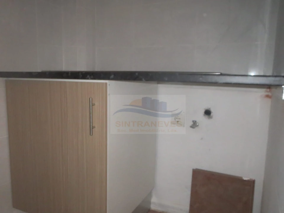 Apartamento T2 para Venda em Pontinha e Famões Foto 9