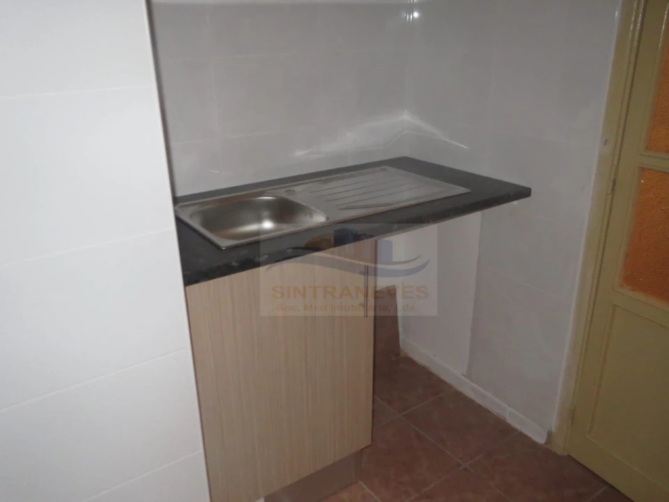 Apartamento T2 para Venda em Pontinha e Famões Foto 10